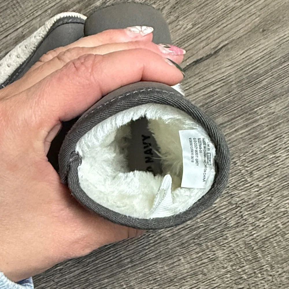 Old Navy Gray Faux Fur Trim Kids Moccasin Boots